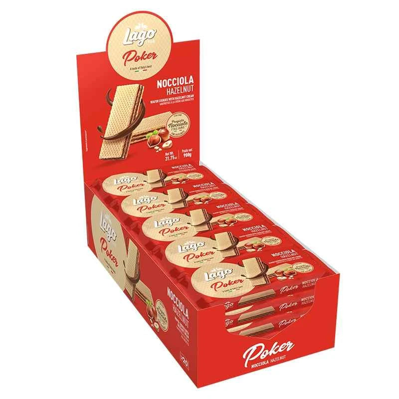 Boîte de présentation rouge contenant 20 unités de gaufrettes Poker Lago fourrées à la crème de noisette.