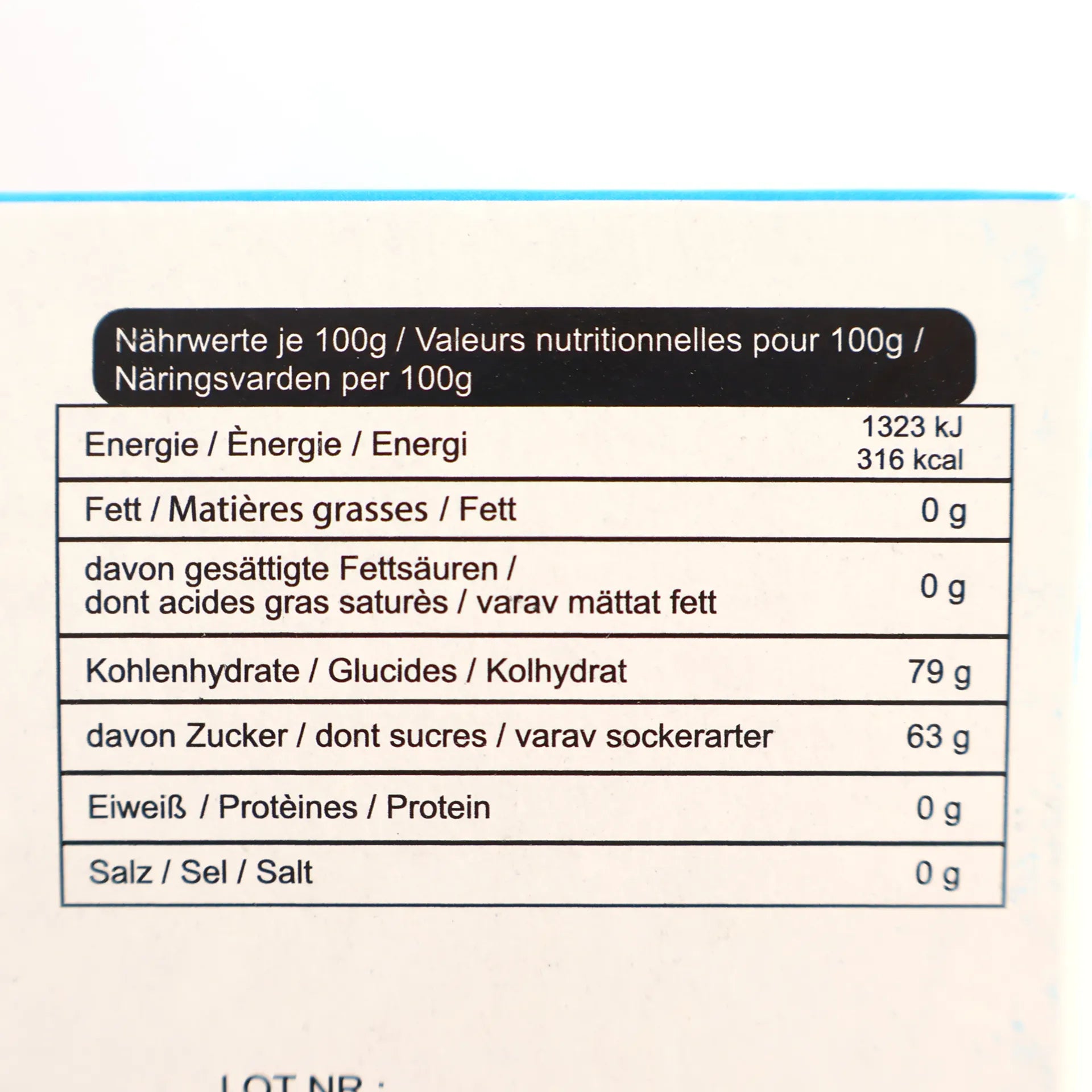 Détail de l'étiquette affichant le tableau des valeurs nutritionnelles pour 100g.