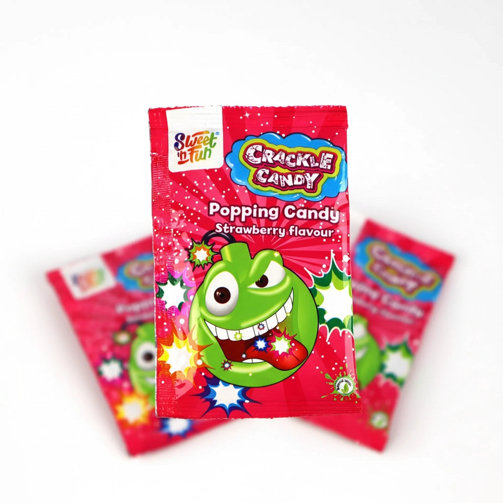 Trois sachets individuels de sucre pétillant Crackle Candy au goût fraise.